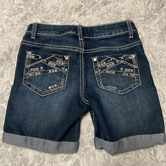 MUDD
Girls blue denim cuffed shorts
Size 10 - Picture 2 of 4